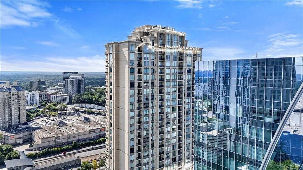 3445 Stratford Road Ne Unit 2104, Atlanta, Georgia 30326, 2 Bedrooms Bedrooms, 0 ,2 BathroomsBathrooms,Residential,For Sale,3445 Stratford Road Ne Unit 2104,7736572