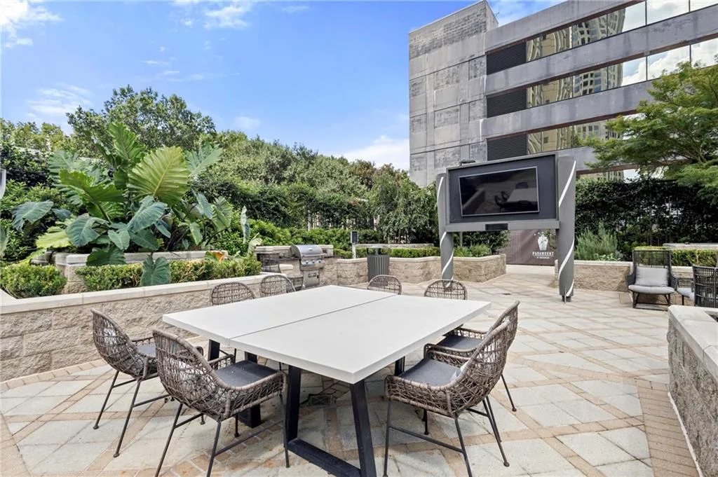 3445 Stratford Road Ne Unit 2104, Atlanta, Georgia 30326, 2 Bedrooms Bedrooms, 0 ,2 BathroomsBathrooms,Residential,For Sale,3445 Stratford Road Ne Unit 2104,7736572