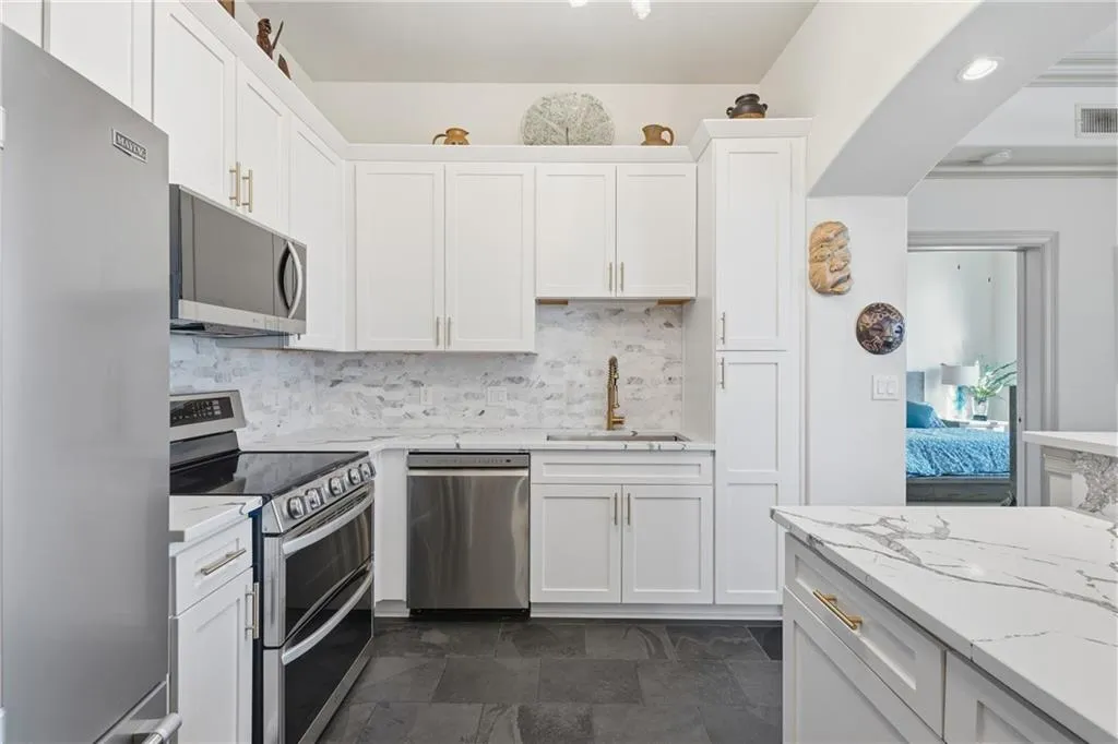 3445 Stratford Road Ne Unit 2104, Atlanta, Georgia 30326, 2 Bedrooms Bedrooms, 0 ,2 BathroomsBathrooms,Residential,Sold,3445 Stratford Road Ne Unit 2104,7736572