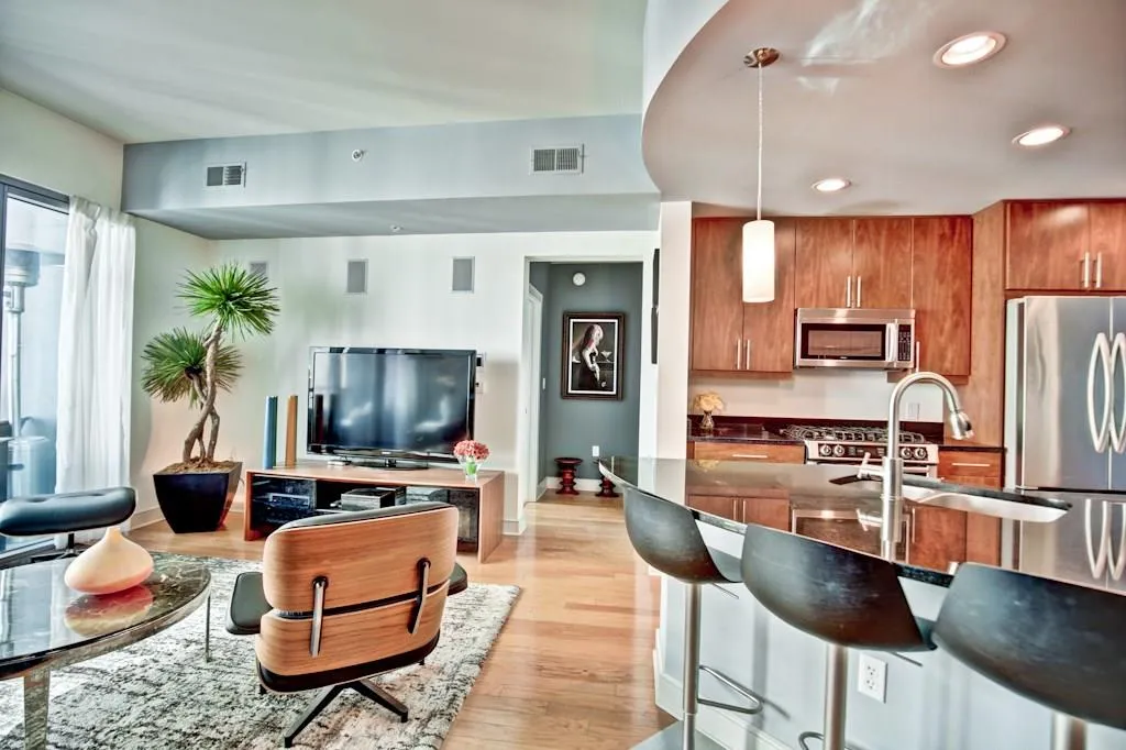 222 12th Street Ne Unit 2001, Atlanta, Georgia 30309, 1 Bedroom Bedrooms, ,1 BathroomBathrooms,Residential,Sold,222 12th Street Ne Unit 2001,5792610