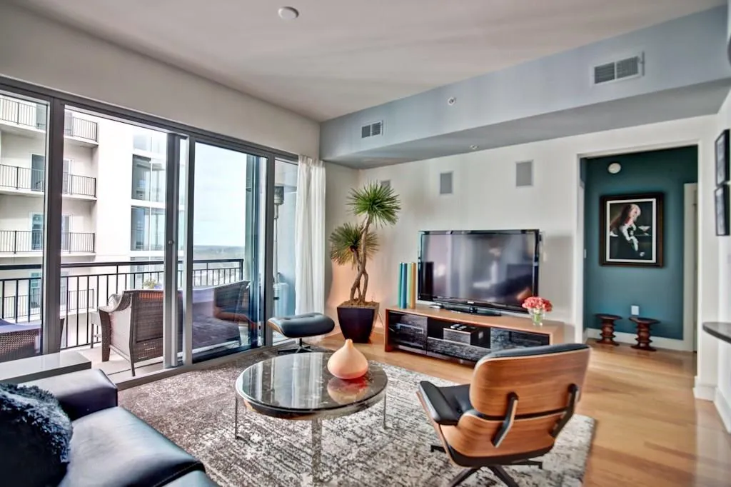 222 12th Street Ne Unit 2001, Atlanta, Georgia 30309, 1 Bedroom Bedrooms, ,1 BathroomBathrooms,Residential,Sold,222 12th Street Ne Unit 2001,5792610