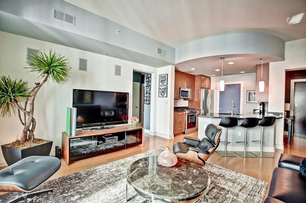 222 12th Street Ne Unit 2001, Atlanta, Georgia 30309, 1 Bedroom Bedrooms, ,1 BathroomBathrooms,Residential,Sold,222 12th Street Ne Unit 2001,5792610