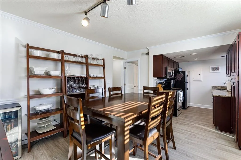 6900 Roswell Road Unit E3, Atlanta, Georgia 30328, 3 Bedrooms Bedrooms, ,2 BathroomsBathrooms,Residential,Sold,6900 Roswell Road Unit E3,6998315