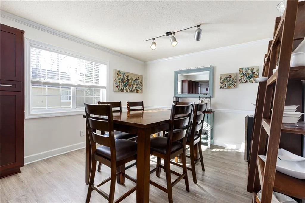 6900 Roswell Road Unit E3, Atlanta, Georgia 30328, 3 Bedrooms Bedrooms, ,2 BathroomsBathrooms,Residential,Sold,6900 Roswell Road Unit E3,6998315