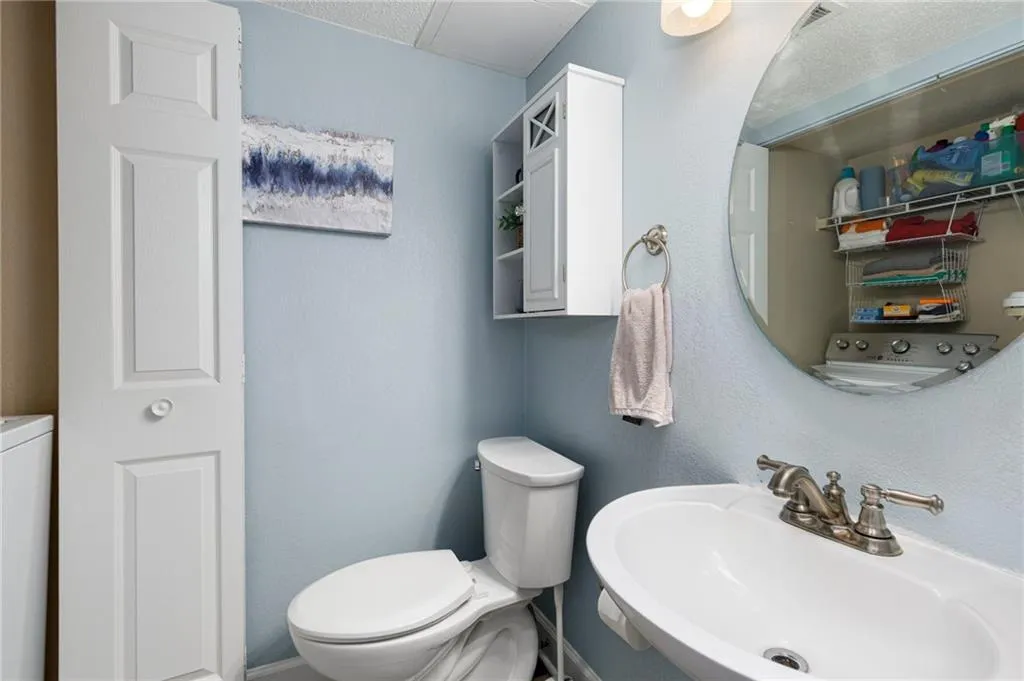 6900 Roswell Road Unit E3, Atlanta, Georgia 30328, 3 Bedrooms Bedrooms, ,2 BathroomsBathrooms,Residential,Sold,6900 Roswell Road Unit E3,6998315