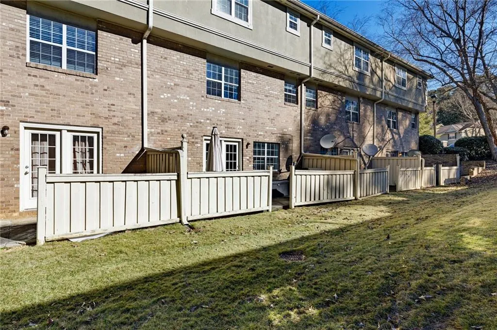 6900 Roswell Road Unit E3, Atlanta, Georgia 30328, 3 Bedrooms Bedrooms, ,2 BathroomsBathrooms,Residential,Sold,6900 Roswell Road Unit E3,6998315