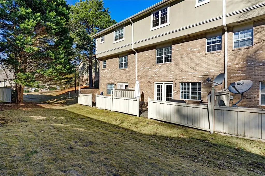 6900 Roswell Road Unit E3, Atlanta, Georgia 30328, 3 Bedrooms Bedrooms, ,2 BathroomsBathrooms,Residential,Sold,6900 Roswell Road Unit E3,6998315