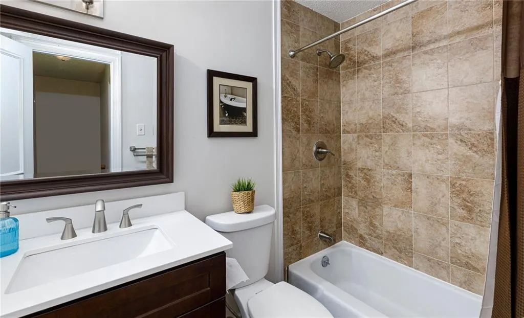 6900 Roswell Road Unit E3, Atlanta, Georgia 30328, 3 Bedrooms Bedrooms, ,2 BathroomsBathrooms,Residential,Sold,6900 Roswell Road Unit E3,6998315