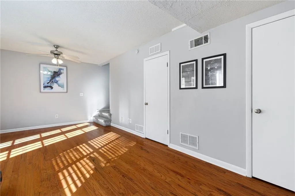 6900 Roswell Road Unit E3, Atlanta, Georgia 30328, 3 Bedrooms Bedrooms, ,2 BathroomsBathrooms,Residential,Sold,6900 Roswell Road Unit E3,6998315