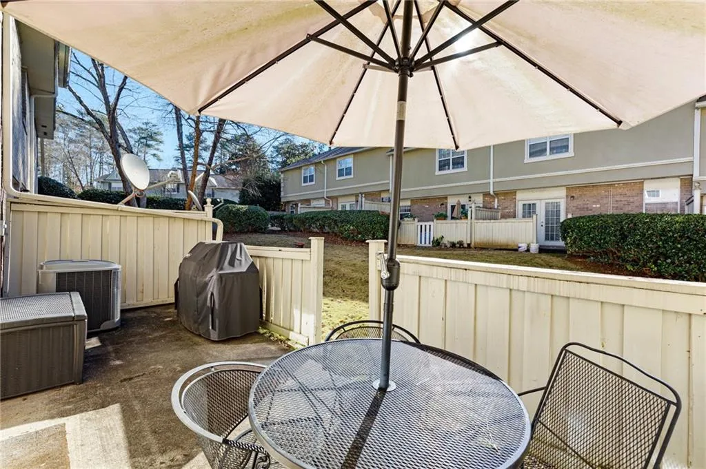 6900 Roswell Road Unit E3, Atlanta, Georgia 30328, 3 Bedrooms Bedrooms, ,2 BathroomsBathrooms,Residential,Sold,6900 Roswell Road Unit E3,6998315