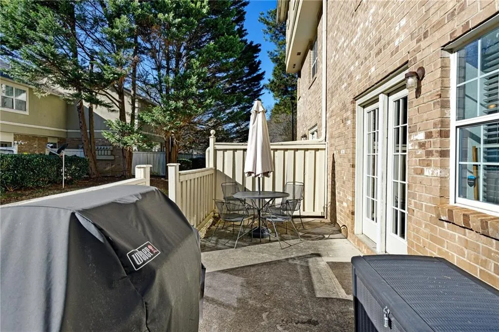 6900 Roswell Road Unit E3, Atlanta, Georgia 30328, 3 Bedrooms Bedrooms, ,2 BathroomsBathrooms,Residential,Sold,6900 Roswell Road Unit E3,6998315