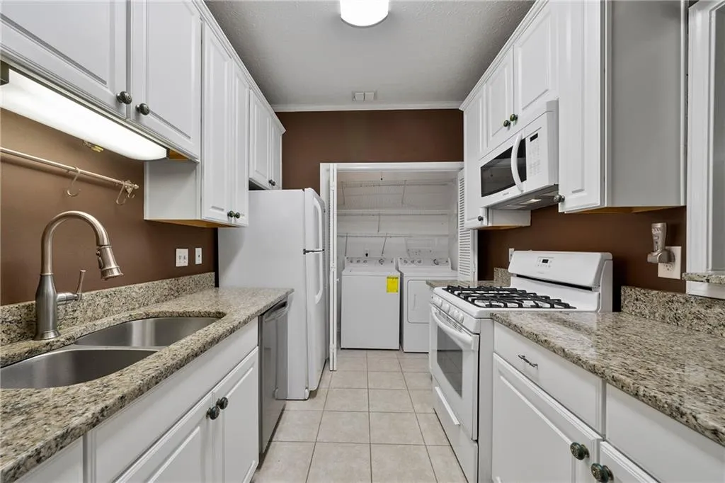 1206 Gettysburg Place, Sandy Springs, Georgia 30350, 2 Bedrooms Bedrooms, ,2 BathroomsBathrooms,Residential,Sold,1206 Gettysburg Place,6759373