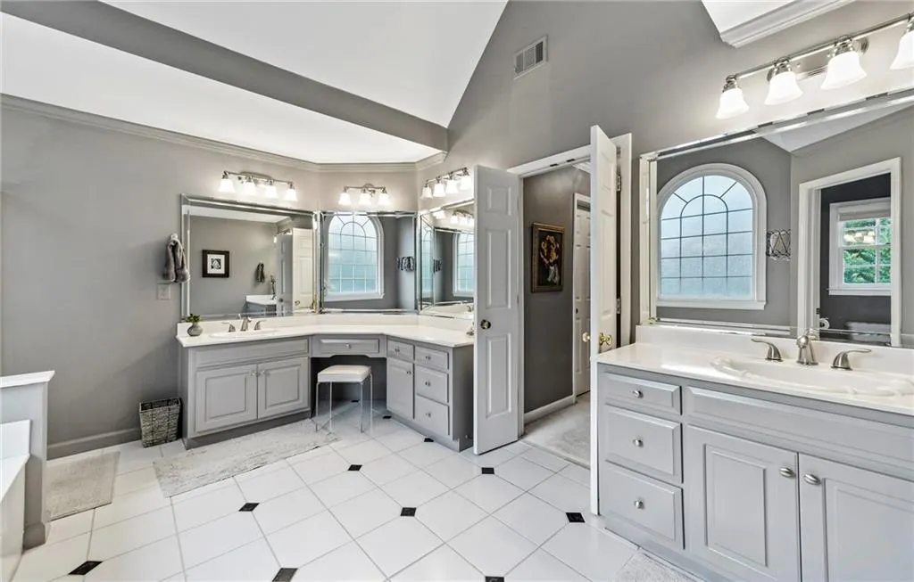 335 Nesbit Downs Court, Sandy Springs, Georgia 30350, 5 Bedrooms Bedrooms, ,5 BathroomsBathrooms,Residential,Sold,335 Nesbit Downs Court,6722668