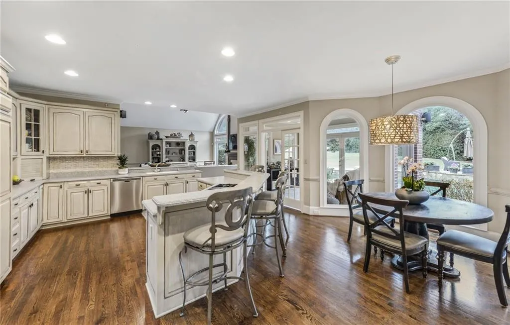 335 Nesbit Downs Court, Sandy Springs, Georgia 30350, 5 Bedrooms Bedrooms, ,5 BathroomsBathrooms,Residential,Sold,335 Nesbit Downs Court,6722668