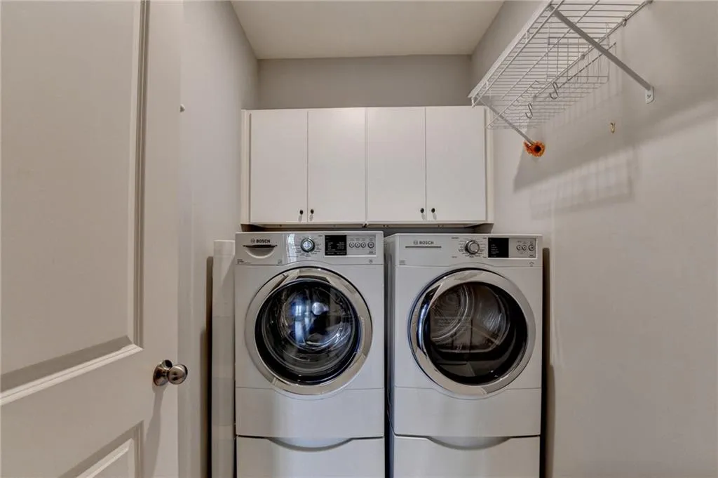 Washer and Dryer stay!