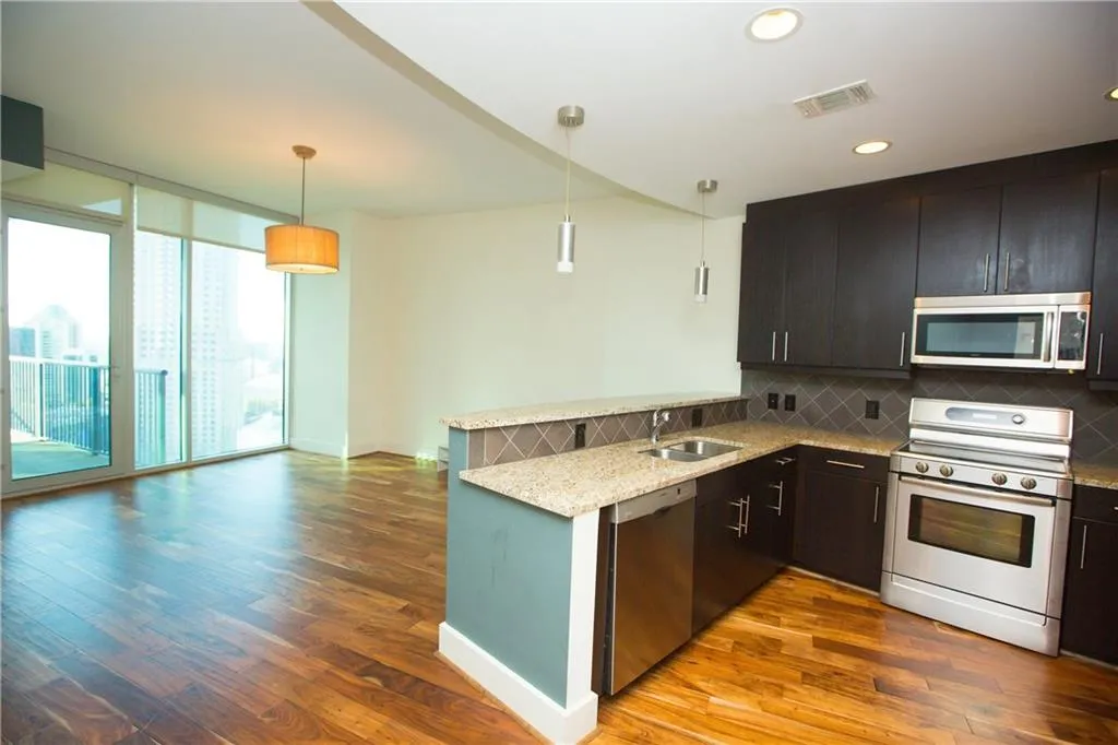 1080 Peachtree Street Ne Unit 2013, Atlanta, Georgia 30309, 1 Bedroom Bedrooms, ,1 BathroomBathrooms,Residential,Sold,1080 Peachtree Street Ne Unit 2013,5995135