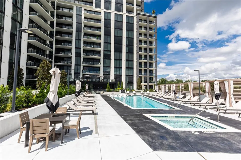2425 Peachtree Road Ne Unit 404, Atlanta, Georgia 30305, 2 Bedrooms Bedrooms, ,3 BathroomsBathrooms,Residential,For Sale,2425 Peachtree Road Ne Unit 404,7632036