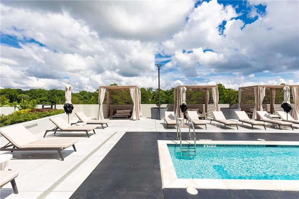2425 Peachtree Road Ne Unit 404, Atlanta, Georgia 30305, 2 Bedrooms Bedrooms, ,3 BathroomsBathrooms,Residential,For Sale,2425 Peachtree Road Ne Unit 404,7632036