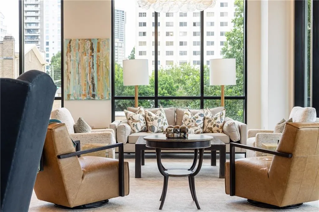 A mix of the city in the trees for that urban yet intimate feel.