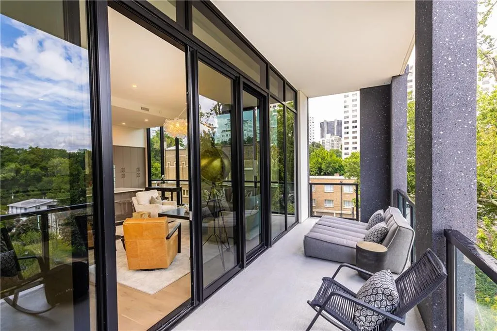 2425 Peachtree Road Ne Unit 404, Atlanta, Georgia 30305, 2 Bedrooms Bedrooms, ,3 BathroomsBathrooms,Residential,For Sale,2425 Peachtree Road Ne Unit 404,7632036