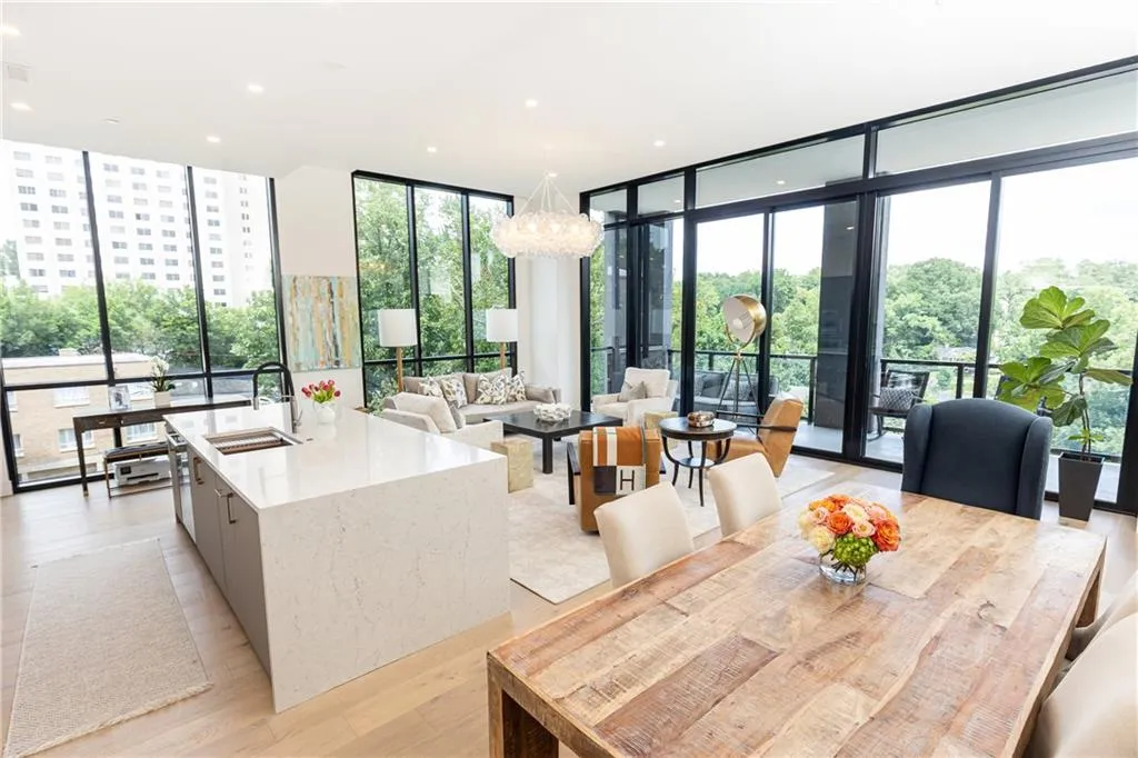 2425 Peachtree Road Ne Unit 404, Atlanta, Georgia 30305, 2 Bedrooms Bedrooms, ,3 BathroomsBathrooms,Residential,For Sale,2425 Peachtree Road Ne Unit 404,7632036