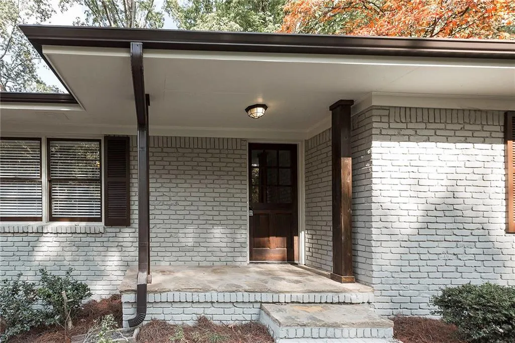348 Tall Oaks Drive, Sandy Springs, Georgia 30342, 3 Bedrooms Bedrooms, ,2 BathroomsBathrooms,Residential,Sold,348 Tall Oaks Drive,5770396