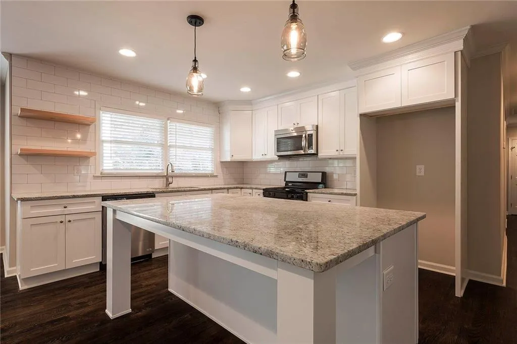 348 Tall Oaks Drive, Sandy Springs, Georgia 30342, 3 Bedrooms Bedrooms, ,2 BathroomsBathrooms,Residential,Sold,348 Tall Oaks Drive,5770396