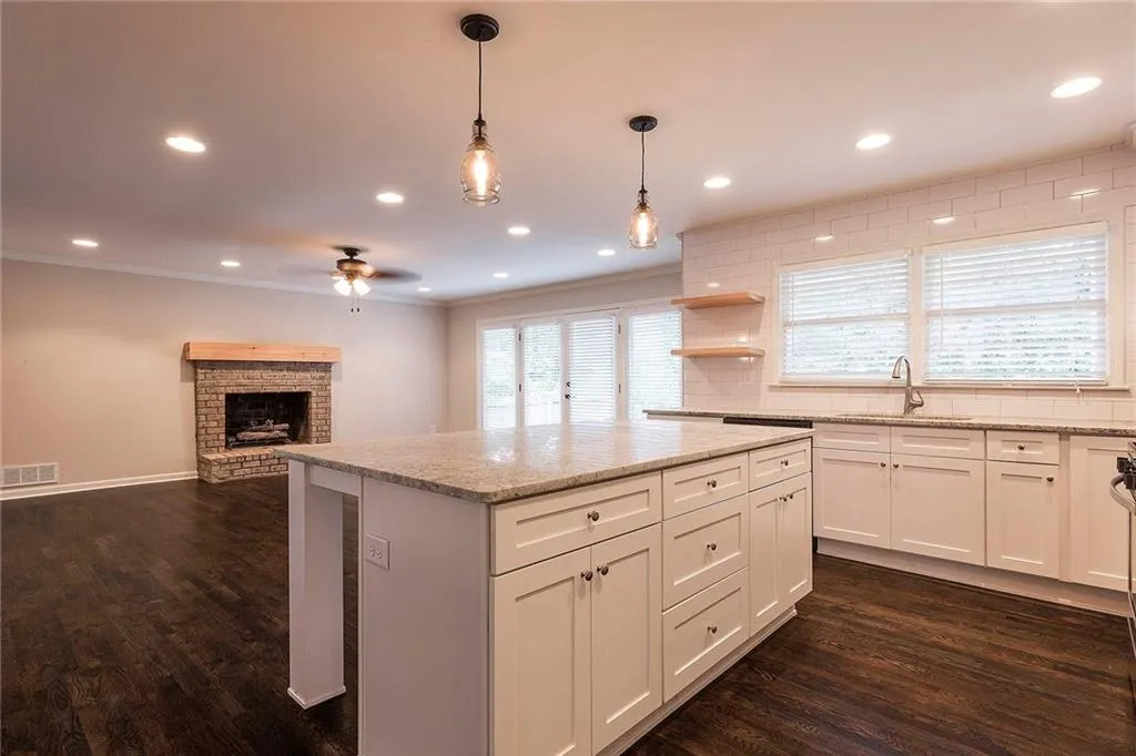 348 Tall Oaks Drive, Sandy Springs, Georgia 30342, 3 Bedrooms Bedrooms, ,2 BathroomsBathrooms,Residential,Sold,348 Tall Oaks Drive,5770396