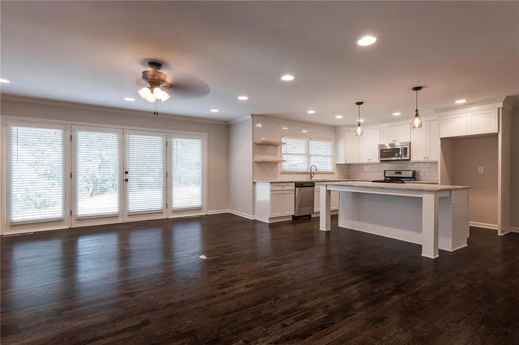348 Tall Oaks Drive, Sandy Springs, Georgia 30342, 3 Bedrooms Bedrooms, ,2 BathroomsBathrooms,Residential,Sold,348 Tall Oaks Drive,5770396