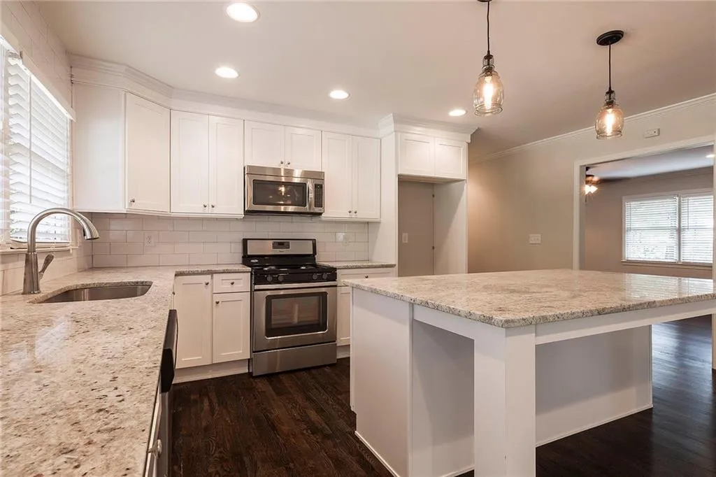 348 Tall Oaks Drive, Sandy Springs, Georgia 30342, 3 Bedrooms Bedrooms, ,2 BathroomsBathrooms,Residential,Sold,348 Tall Oaks Drive,5770396