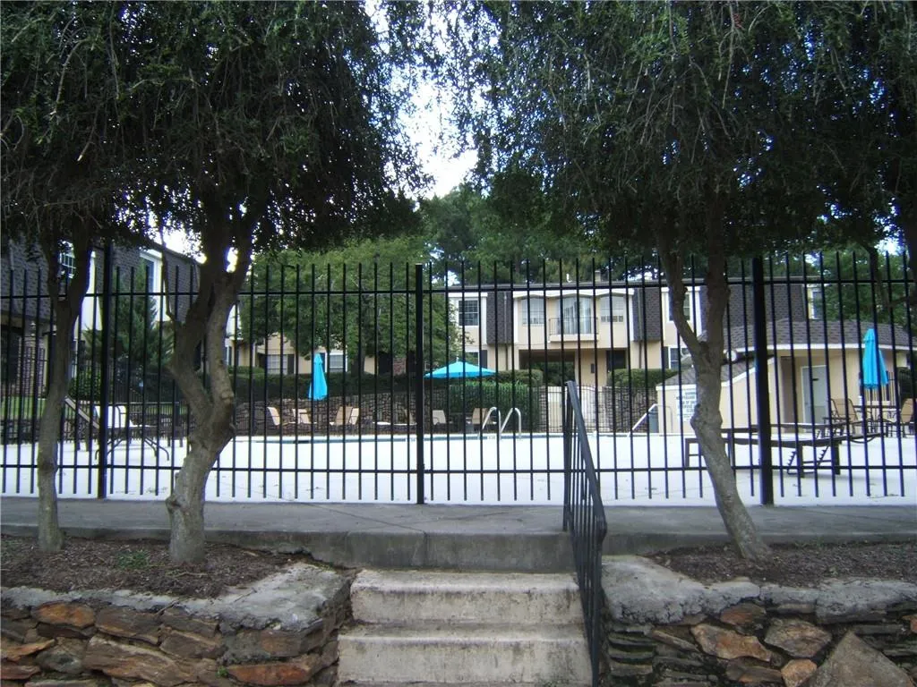 6107 Park Avenue Unit G 10, Atlanta, Georgia 30342, 2 Bedrooms Bedrooms, ,1 BathroomBathrooms,Residential,Sold,6107 Park Avenue Unit G 10,6933781