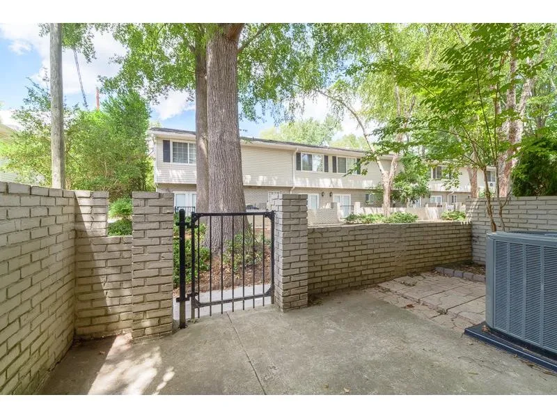 6940 Roswell Road Unit 23a, Sandy Springs, Georgia 30328, 2 Bedrooms Bedrooms, ,1 BathroomBathrooms,Residential,Sold,6940 Roswell Road Unit 23a,5748508