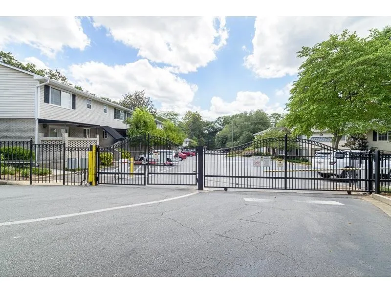 6940 Roswell Road Unit 23a, Sandy Springs, Georgia 30328, 2 Bedrooms Bedrooms, ,1 BathroomBathrooms,Residential,Sold,6940 Roswell Road Unit 23a,5748508