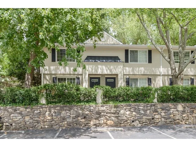6940 Roswell Road Unit 23a, Sandy Springs, Georgia 30328, 2 Bedrooms Bedrooms, ,1 BathroomBathrooms,Residential,Sold,6940 Roswell Road Unit 23a,5748508