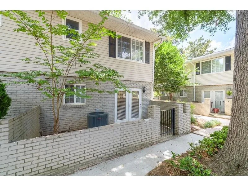 6940 Roswell Road Unit 23a, Sandy Springs, Georgia 30328, 2 Bedrooms Bedrooms, ,1 BathroomBathrooms,Residential,Sold,6940 Roswell Road Unit 23a,5748508