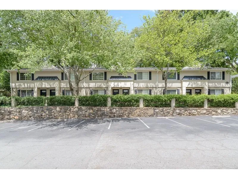 6940 Roswell Road Unit 23a, Sandy Springs, Georgia 30328, 2 Bedrooms Bedrooms, ,1 BathroomBathrooms,Residential,Sold,6940 Roswell Road Unit 23a,5748508