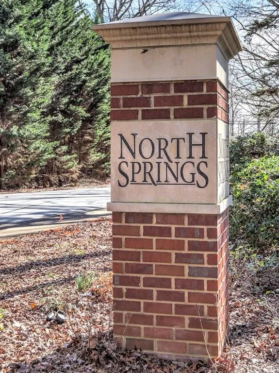 565 Wyncourtney Drive, Sandy Springs, Georgia 30328, 3 Bedrooms Bedrooms, ,2 BathroomsBathrooms,Residential,Sold,565 Wyncourtney Drive,6502969