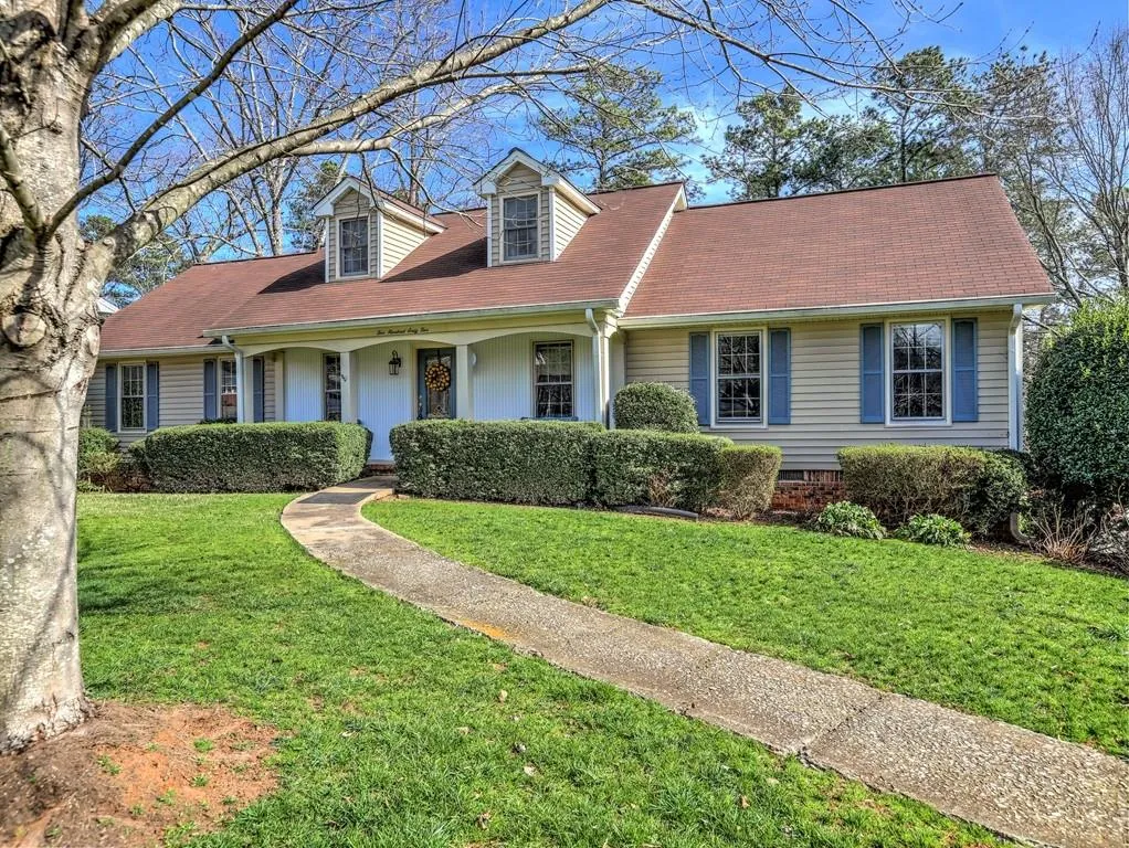 565 Wyncourtney Drive, Sandy Springs, Georgia 30328, 3 Bedrooms Bedrooms, ,2 BathroomsBathrooms,Residential,Sold,565 Wyncourtney Drive,6502969