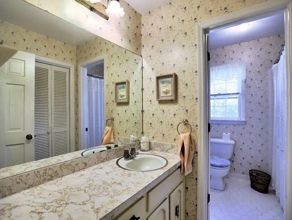 565 Wyncourtney Drive, Sandy Springs, Georgia 30328, 3 Bedrooms Bedrooms, ,2 BathroomsBathrooms,Residential,Sold,565 Wyncourtney Drive,6502969
