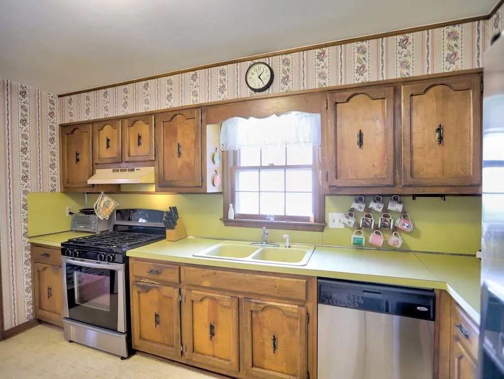 565 Wyncourtney Drive, Sandy Springs, Georgia 30328, 3 Bedrooms Bedrooms, ,2 BathroomsBathrooms,Residential,Sold,565 Wyncourtney Drive,6502969