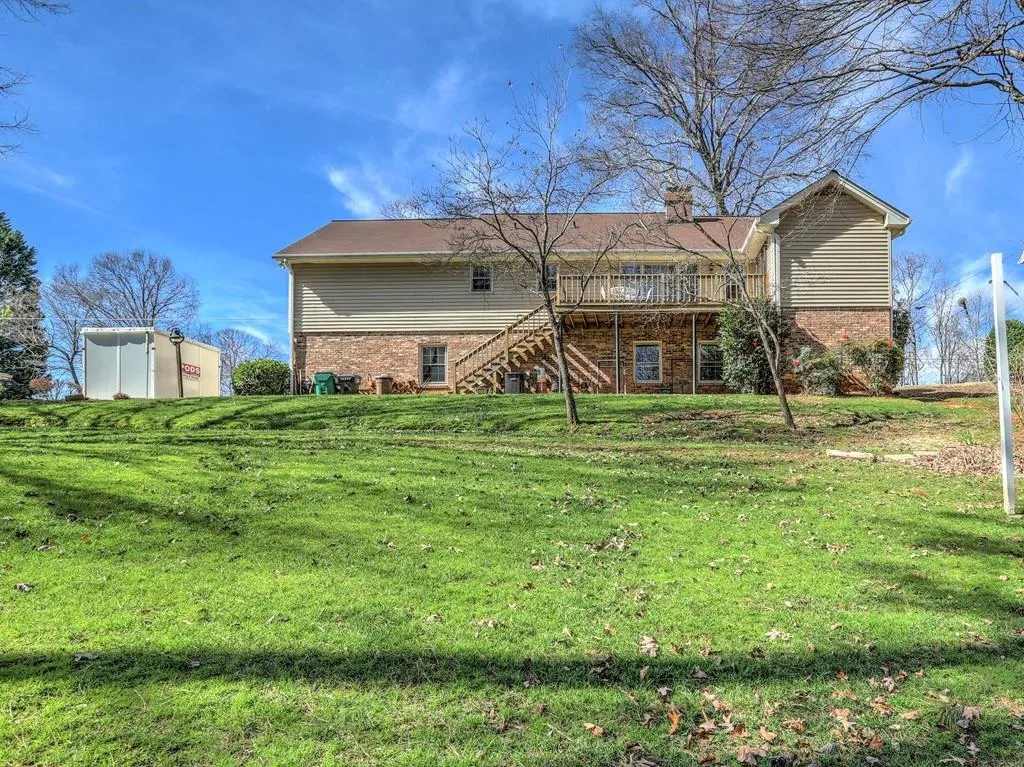 565 Wyncourtney Drive, Sandy Springs, Georgia 30328, 3 Bedrooms Bedrooms, ,2 BathroomsBathrooms,Residential,Sold,565 Wyncourtney Drive,6502969
