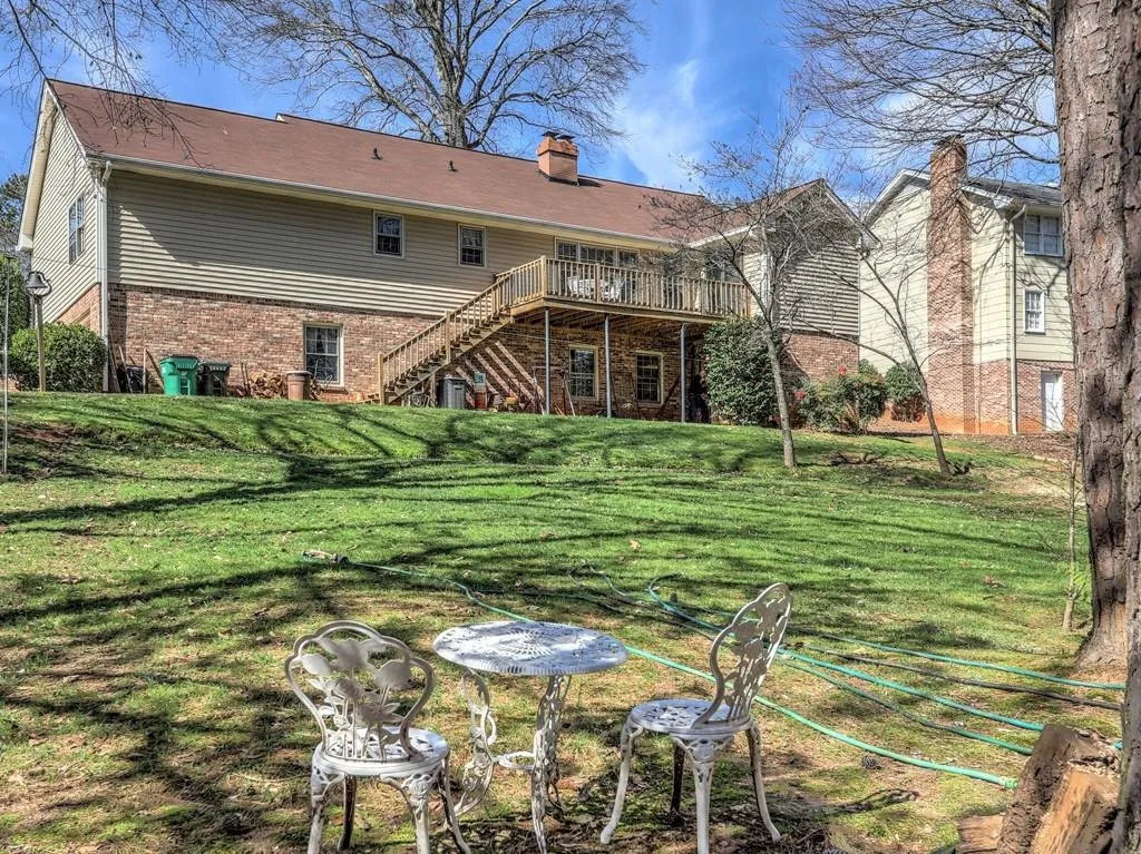 565 Wyncourtney Drive, Sandy Springs, Georgia 30328, 3 Bedrooms Bedrooms, ,2 BathroomsBathrooms,Residential,Sold,565 Wyncourtney Drive,6502969