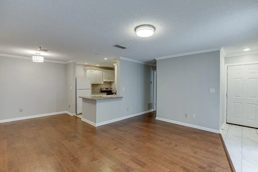 313 Granville Court Ne, Sandy Springs, Georgia 30328, 2 Bedrooms Bedrooms, ,2 BathroomsBathrooms,Residential,Sold,313 Granville Court Ne,6968725