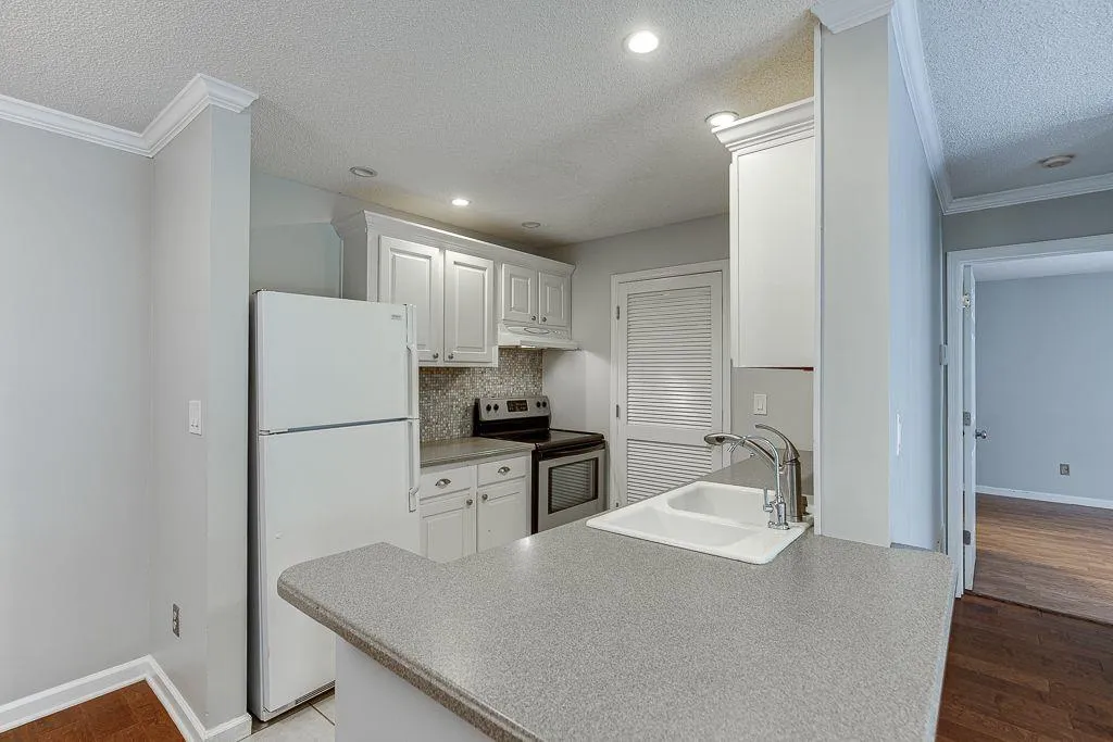 313 Granville Court Ne, Sandy Springs, Georgia 30328, 2 Bedrooms Bedrooms, ,2 BathroomsBathrooms,Residential,Sold,313 Granville Court Ne,6968725