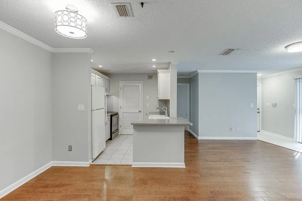 313 Granville Court Ne, Sandy Springs, Georgia 30328, 2 Bedrooms Bedrooms, ,2 BathroomsBathrooms,Residential,Sold,313 Granville Court Ne,6968725