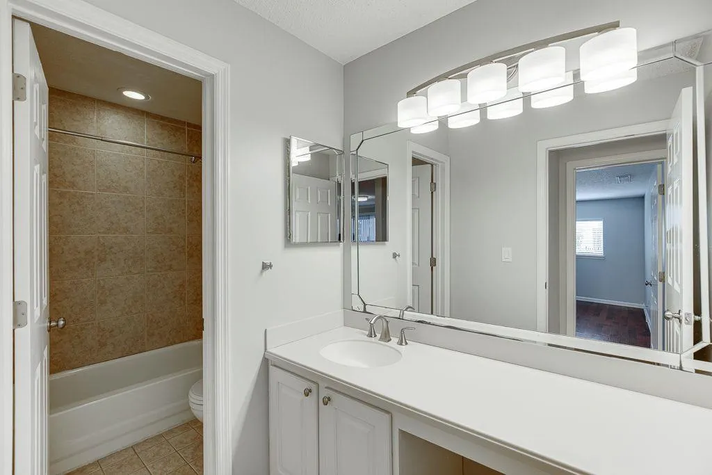 313 Granville Court Ne, Sandy Springs, Georgia 30328, 2 Bedrooms Bedrooms, ,2 BathroomsBathrooms,Residential,Sold,313 Granville Court Ne,6968725