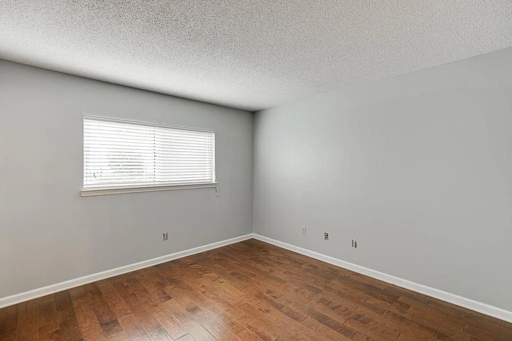 313 Granville Court Ne, Sandy Springs, Georgia 30328, 2 Bedrooms Bedrooms, ,2 BathroomsBathrooms,Residential,Sold,313 Granville Court Ne,6968725