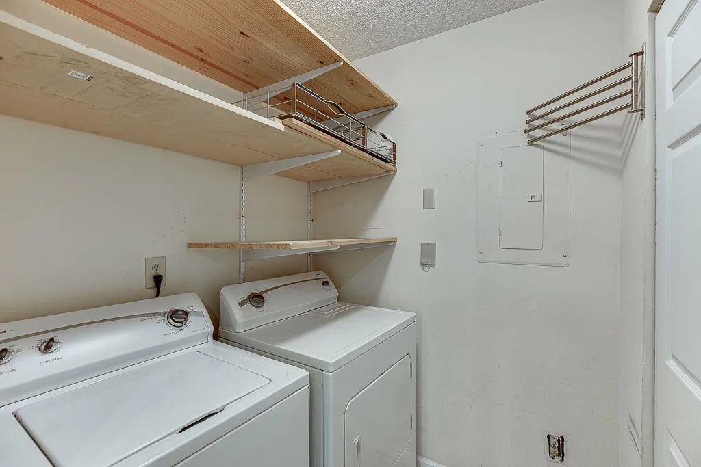 313 Granville Court Ne, Sandy Springs, Georgia 30328, 2 Bedrooms Bedrooms, ,2 BathroomsBathrooms,Residential,Sold,313 Granville Court Ne,6968725