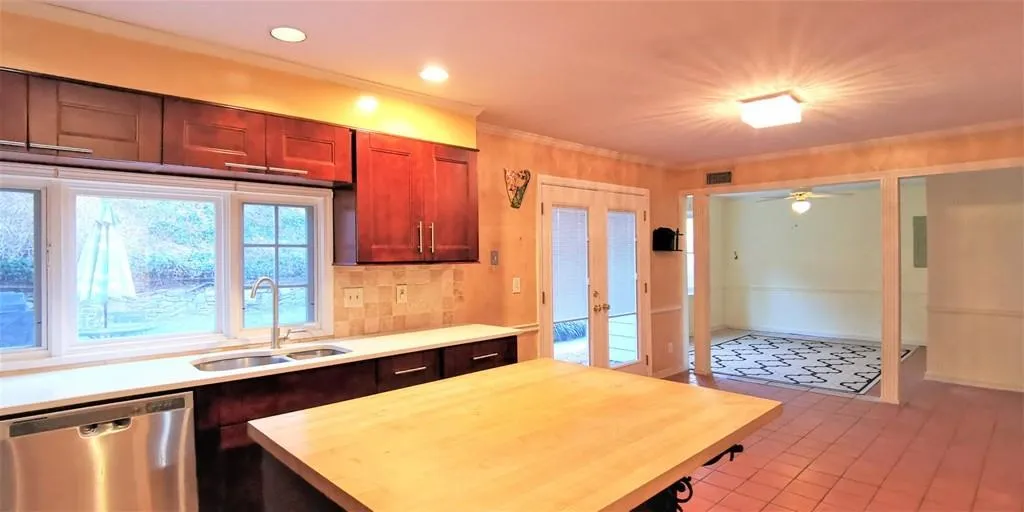 6230 Blackwater Trail, Atlanta, Georgia 30328, 4 Bedrooms Bedrooms, ,3 BathroomsBathrooms,Residential,Sold,6230 Blackwater Trail,6836738