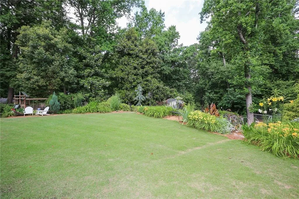 6170 Heards Creek Drive, Sandy Springs, Georgia 30328, 5 Bedrooms Bedrooms, ,4 BathroomsBathrooms,Residential,Sold,6170 Heards Creek Drive,6571068